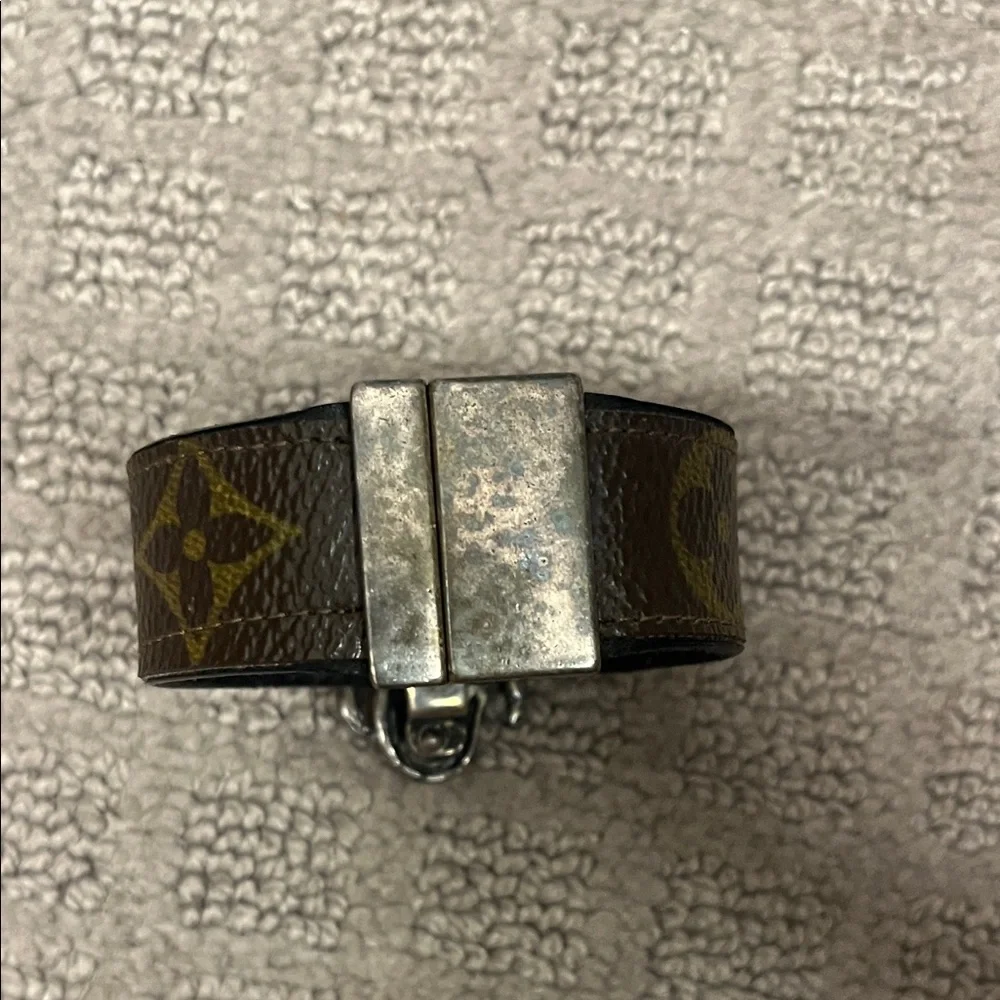 Louis Vuitton Elephant Cuff Bracelet - Silver & Brown - Picture 3 of 10
